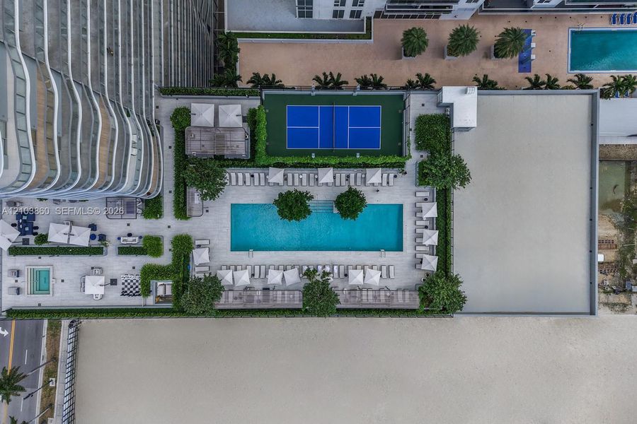 Condo located in Miami, FL showcasing its design and architecture (Image 3).
