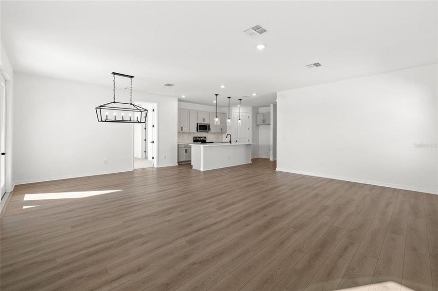 Spacious, unfurnished interior of a new home in , Kissimmee (Image 21).