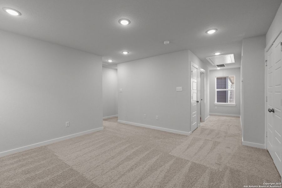 Spacious, unfurnished interior of a new home in Senna, Leon Valley (Image 22). Spacious, unfurnished interior of a new home in Senna, Leon Valley (Image 22).