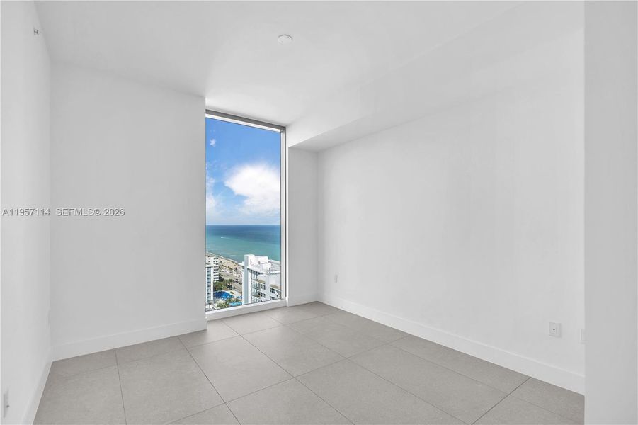 Spacious, unfurnished interior of a new home in , Fort Lauderdale (Image 14).