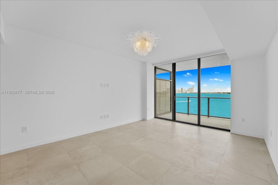 Spacious, unfurnished interior of a new home in Onda, Bay Harbor Islands (Image 32).