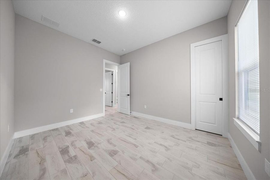 Spacious, unfurnished interior of a new home in , Ocala (Image 23).