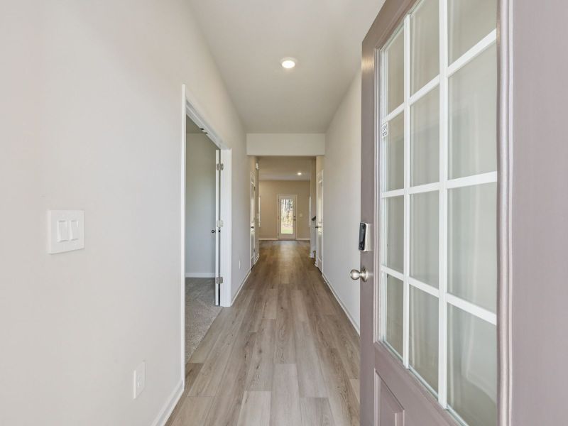 Spacious, unfurnished interior of a new home in Ivey Township, Dallas (Image 12).
