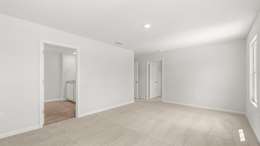 Spacious, unfurnished interior of a new home in Oconee Overlook, Gainesville (Image 29).