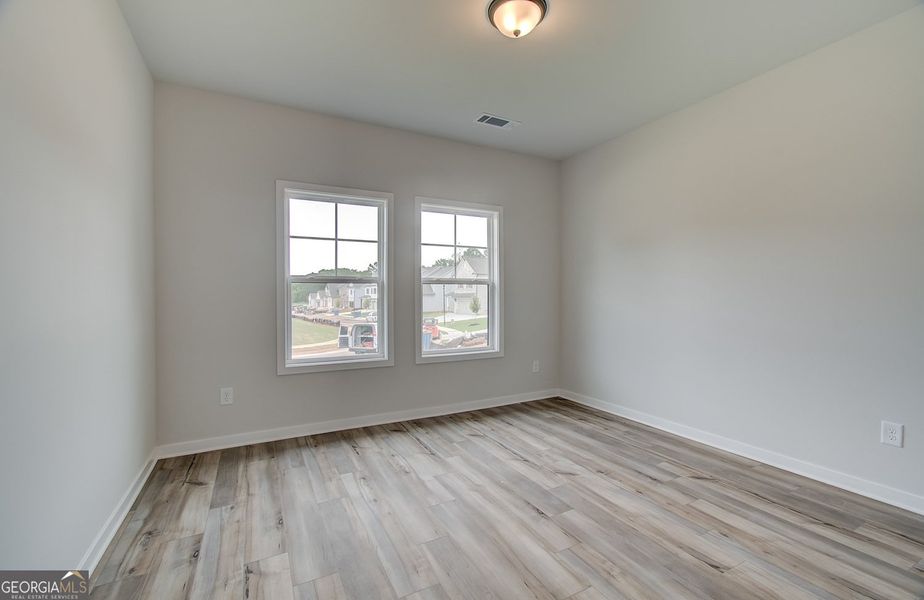 Spacious, unfurnished interior of a new home in Ponderosa Farms Reserve, Gainesville (Image 34).