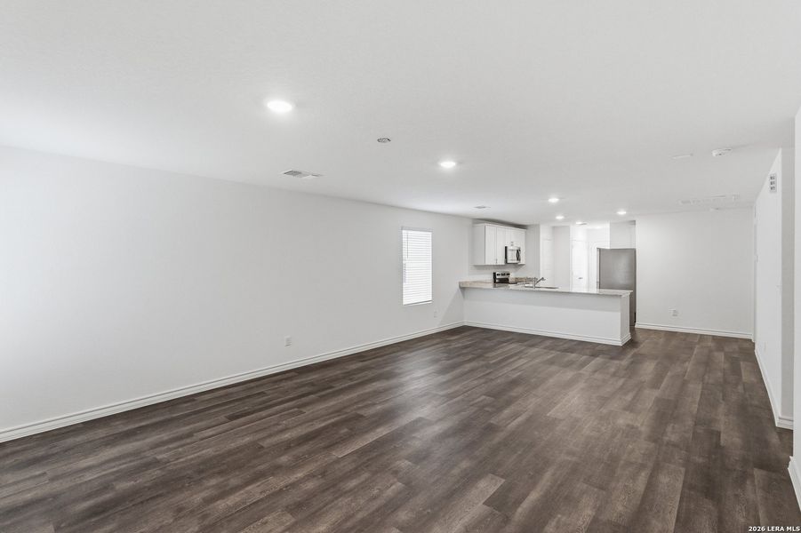 Spacious, unfurnished interior of a new home in Vista Real, Converse (Image 16).