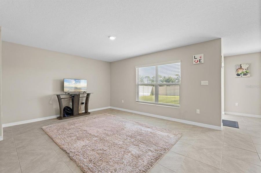 Spacious, unfurnished interior of a new home in Silverstone North, Palmetto (Image 43).