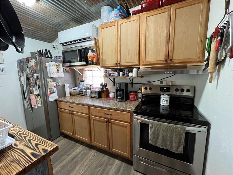 Close-up of interior finishes inside a home in , Hico (Image 11).