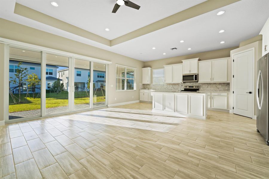Spacious, unfurnished interior of a new home in , Westlake (Image 14).