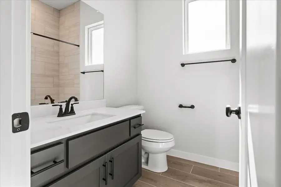 Furnished interior view inside a new home in Meyer Ranch, New Braunfels (Image 7).