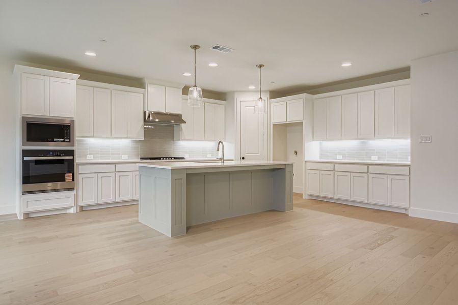 3529 Kings - Kitchen 3529 Kings - Kitchen