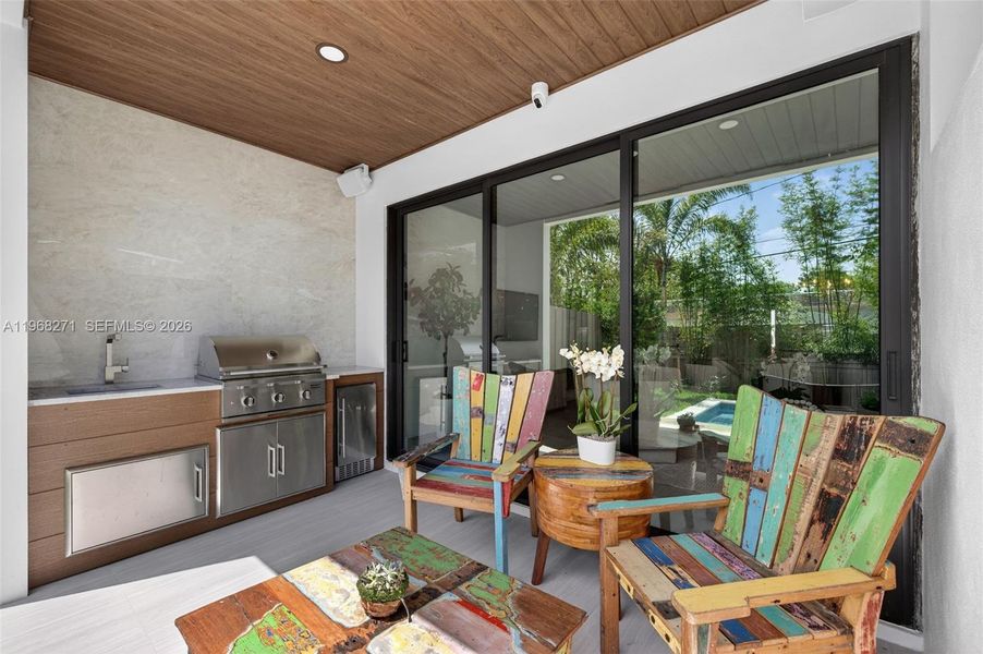 Exterior details and patio area of a home in , Fort Lauderdale (Image 4).