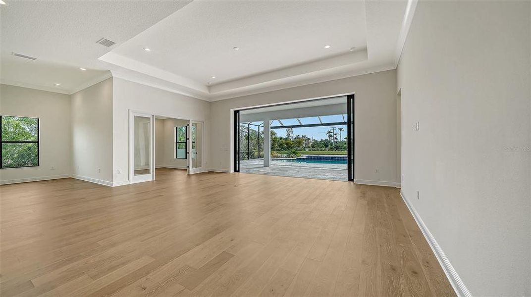 Spacious, unfurnished interior of a new home in Tideline, Bradenton (Image 21).