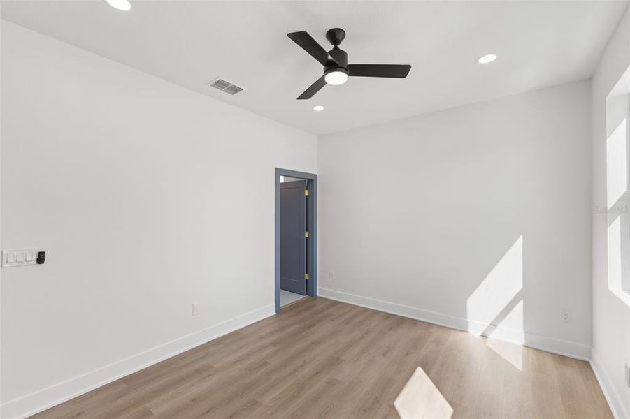 Spacious, unfurnished interior of a new home in , St. Petersburg (Image 17).