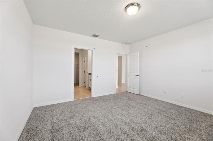 Spacious, unfurnished interior of a new home in Crosswinds - Signature Series, Haines City (Image 17).