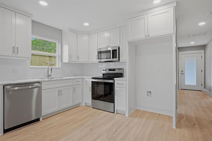 Furnished interior view inside a new home in , Sherman (Image 5).