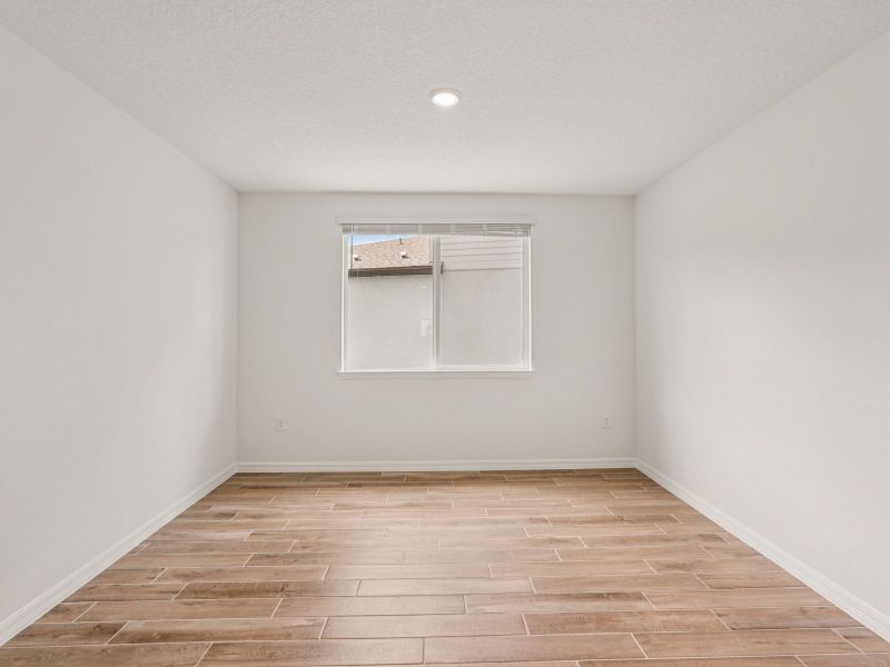 Spacious, unfurnished interior of a new home in Oakfield Trails - Signature Series, Parrish (Image 9).