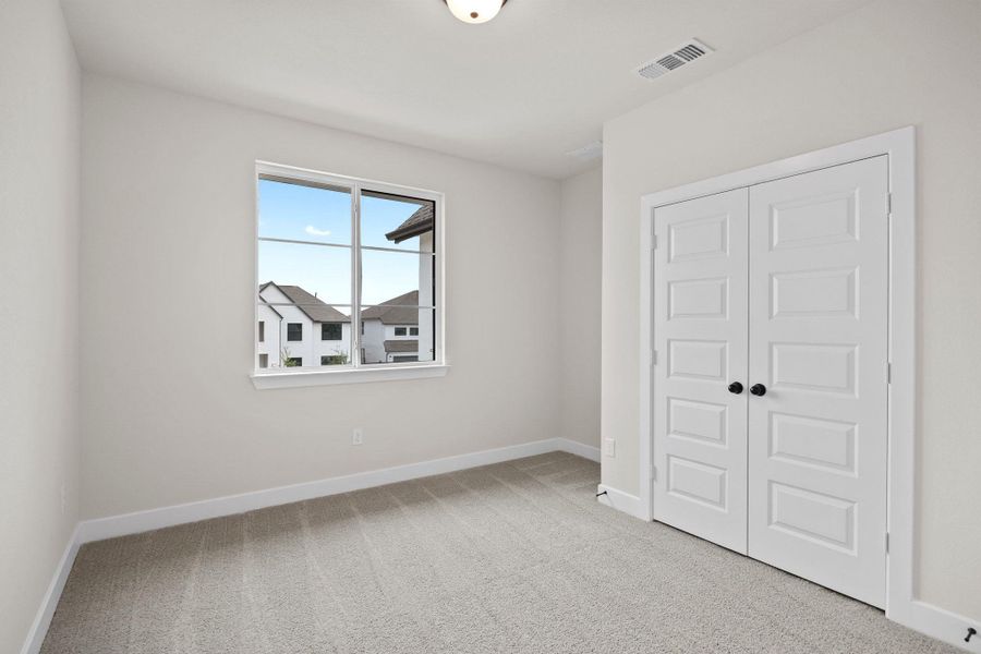 Spacious, unfurnished interior of a new home in Santa Rita Ranch - 60', Liberty Hill (Image 21).