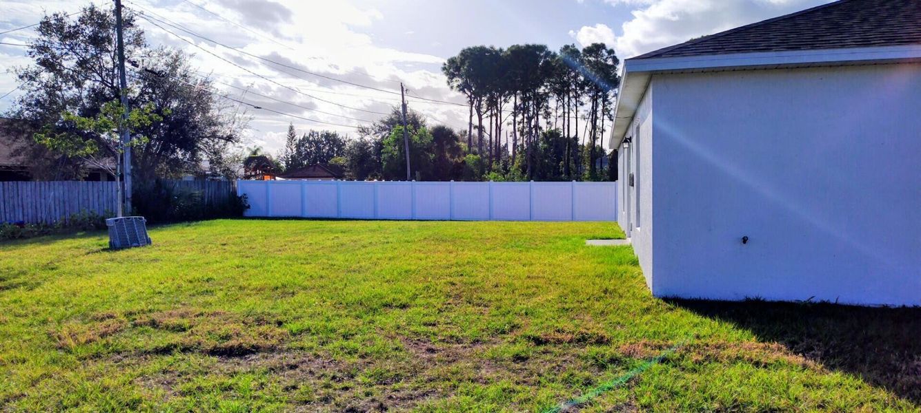 Exterior details and patio area of a home in , Port St. Lucie (Image 17).