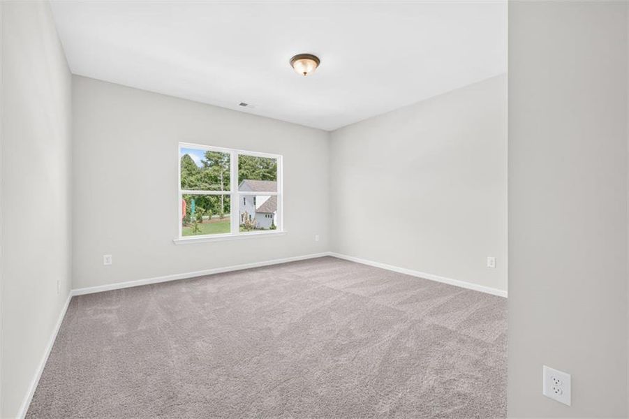 Spacious, unfurnished interior of a new home in Oakmont, Dallas (Image 29).