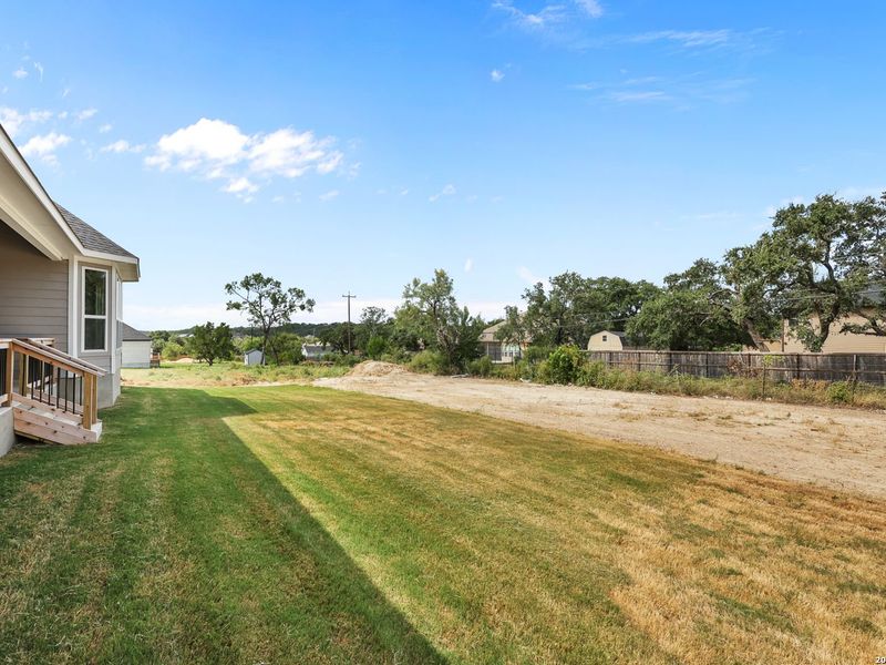 Exterior details and patio area of a home in Potranco Oaks, Castroville (Image 27).