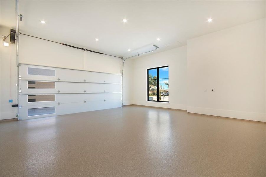 Spacious, unfurnished interior of a new home in , Dallas (Image 36).