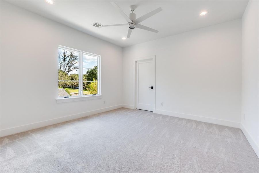 Spacious, unfurnished interior of a new home in , Dallas (Image 25).