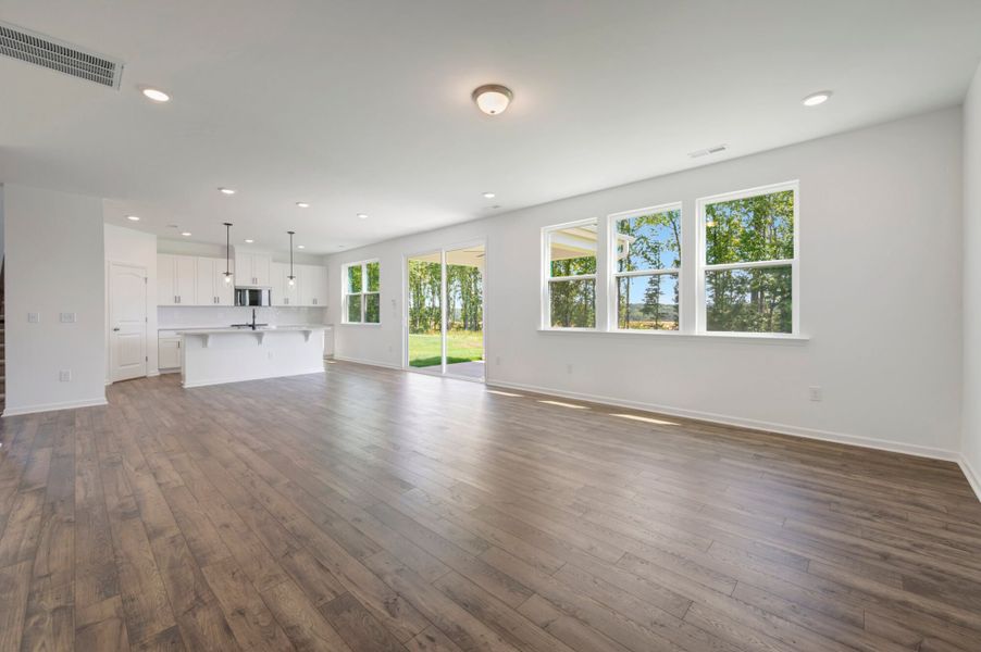 Spacious, unfurnished interior of a new home in Providence Creek, Fuquay Varina (Image 19).