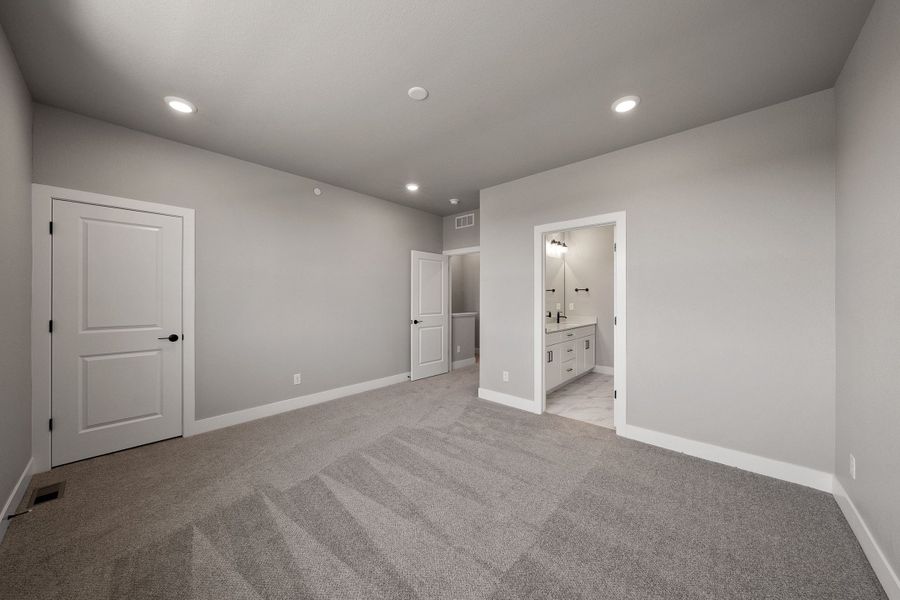 Spacious, unfurnished interior of a new home in Berkeley Villas, Denver (Image 24).