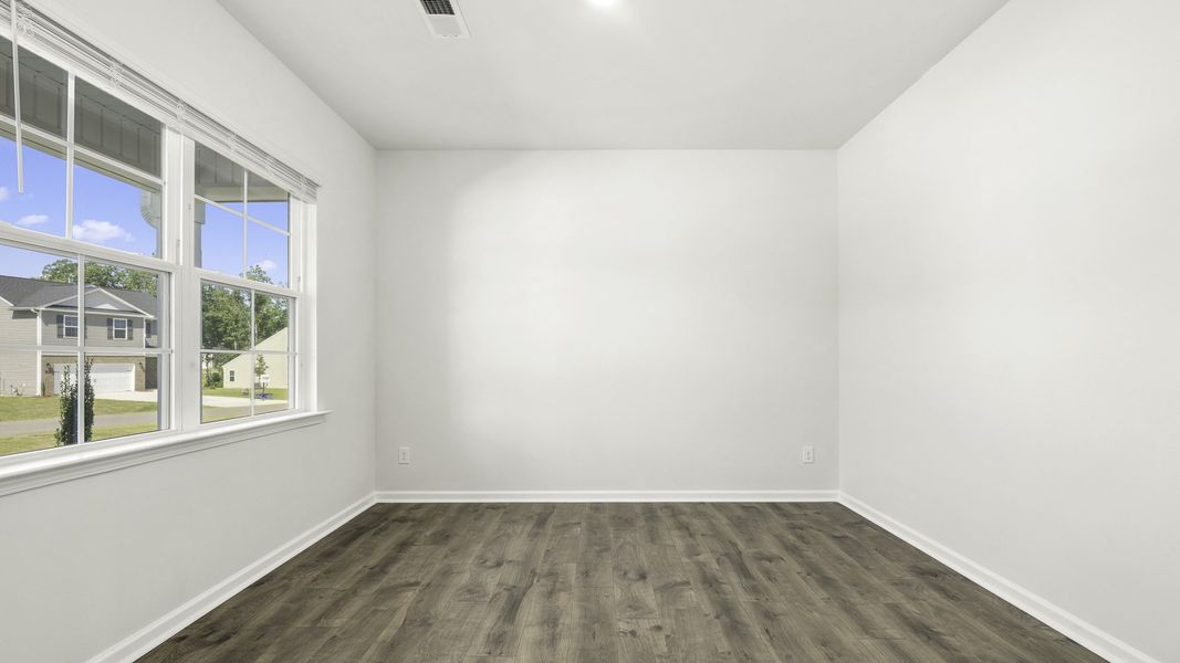 Spacious, unfurnished interior of a new home in Forest Creek, Winston-Salem (Image 10).