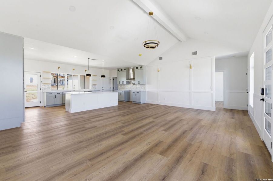 Spacious, unfurnished interior of a new home in , Bandera (Image 48).