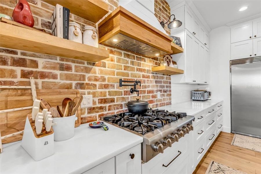 Furnished interior view inside a new home in , Arcadia (Image 43).