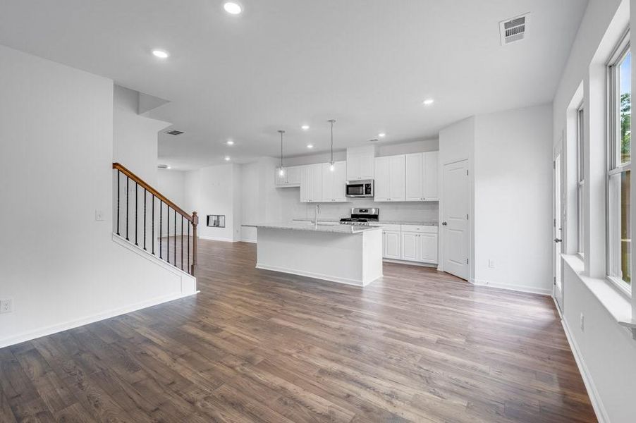 Spacious, unfurnished interior of a new home in Hampton Trace, Marietta (Image 21).