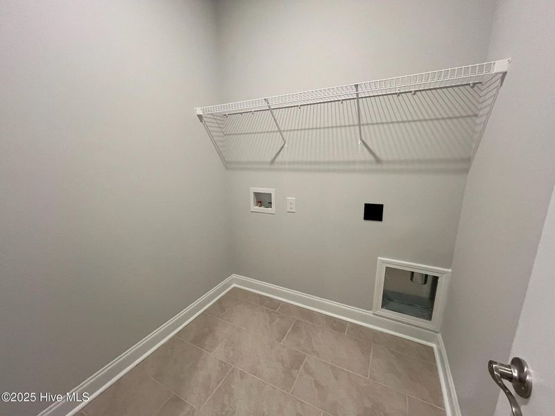 Spacious, unfurnished interior of a new home in Palmetto Creek, Bolivia (Image 23).