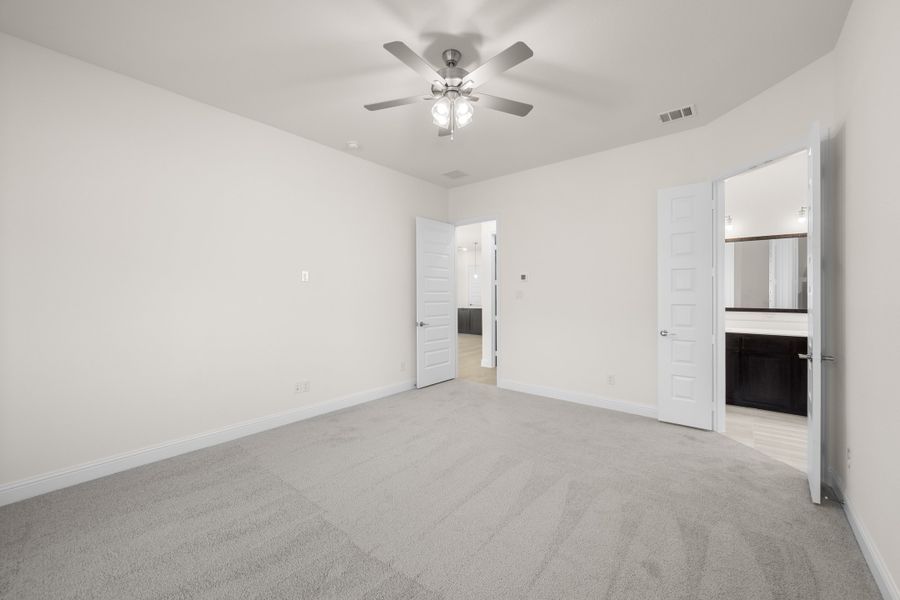 Spacious, unfurnished interior of a new home in Sheppard's Place, Waxahachie (Image 22).