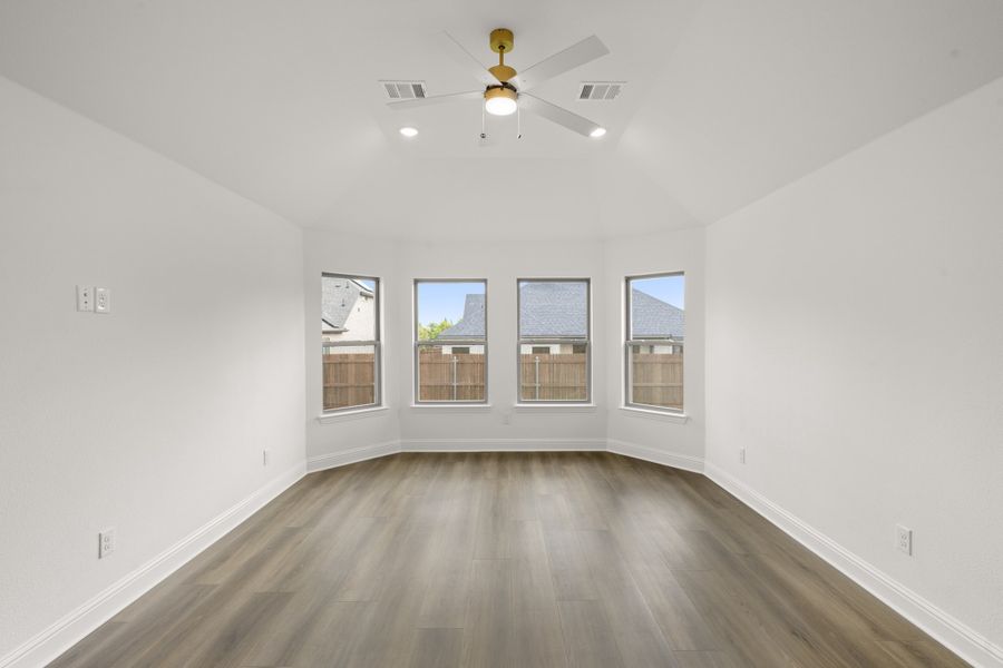 Spacious, unfurnished interior of a new home in Ridgepoint, Midlothian (Image 29).