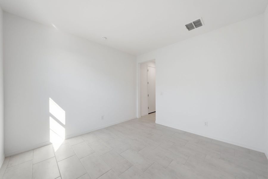 Spacious, unfurnished interior of a new home in Empire Pointe, Queen Creek (Image 13).