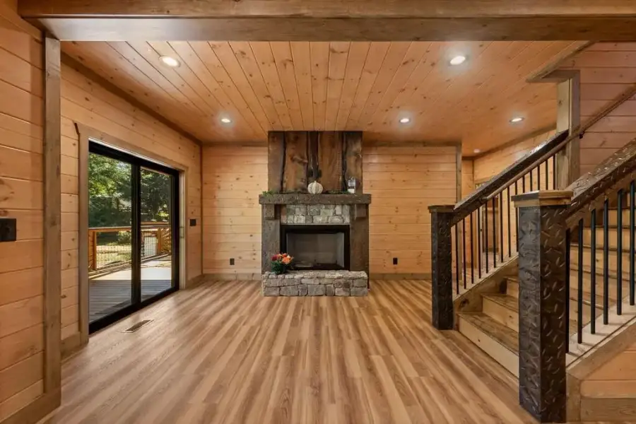 Image 70 of a home in .