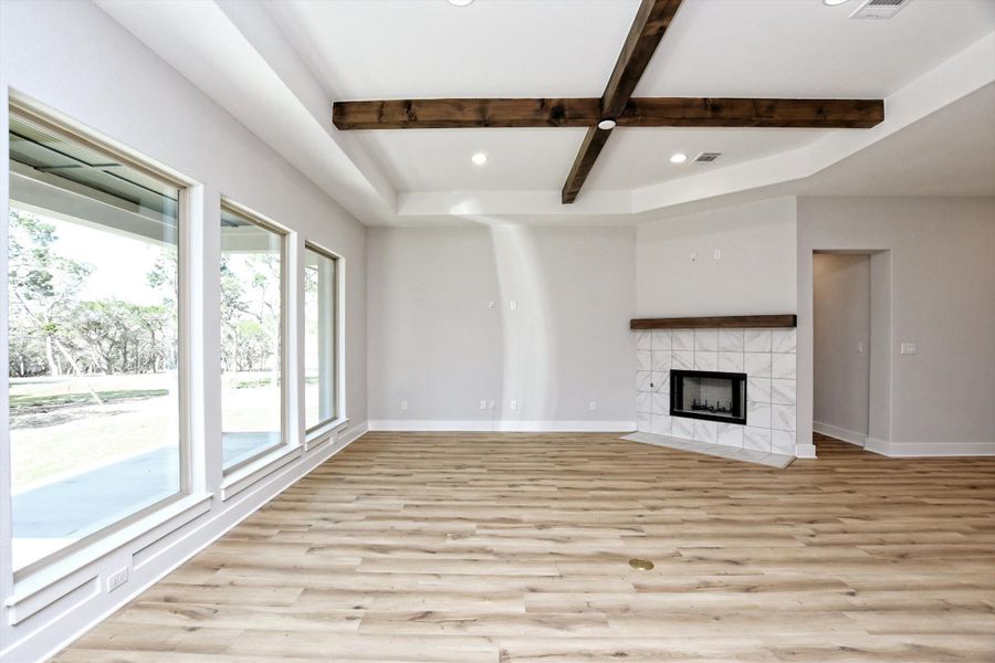 Representative unfurnished interior of a home built from the Vanderpool II by Giddens Homes in Whispering Wind, Bertram (Image 25).