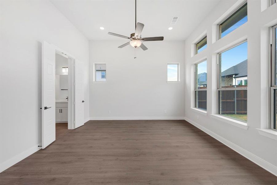 Spacious, unfurnished interior of a new home in The Ridge at Northlake, Northlake (Image 28).