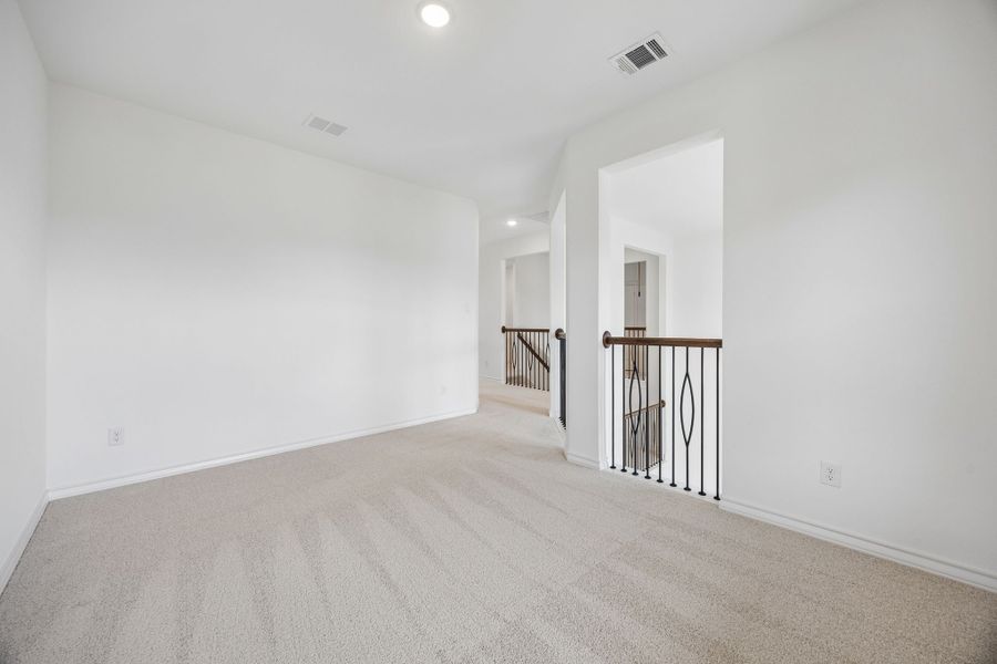 Spacious, unfurnished interior of a new home in Country Lakes, Denton (Image 25).