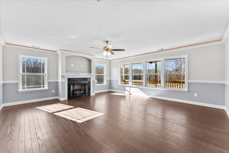 Representative unfurnished interior of a home built from the Emilia by Enchanted Homes in Guadalupe Heights, Seguin (Image 16).