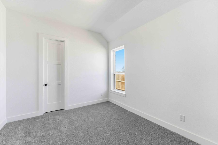 Spacious, unfurnished interior of a new home in Valencia, Manvel (Image 28).