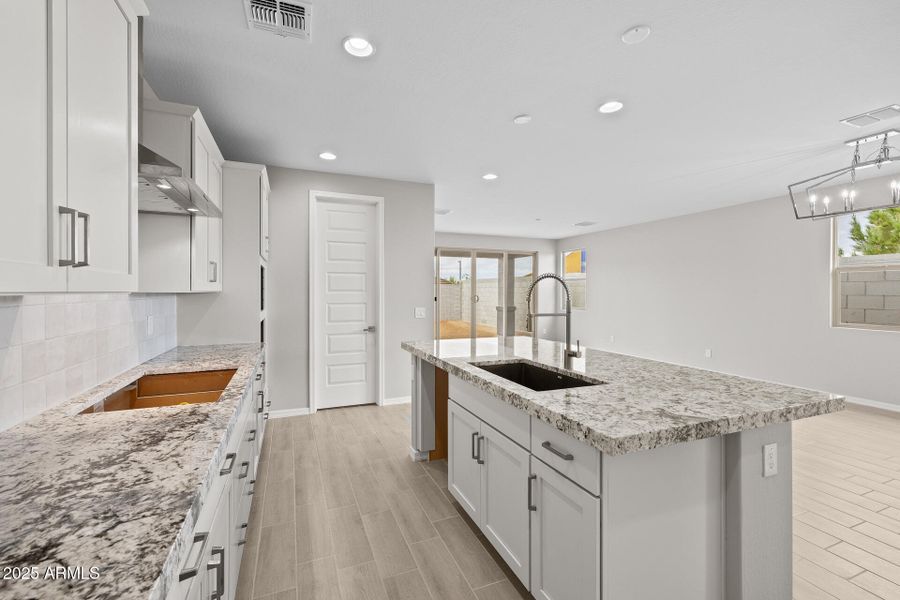 11)KITCHEN 11)KITCHEN