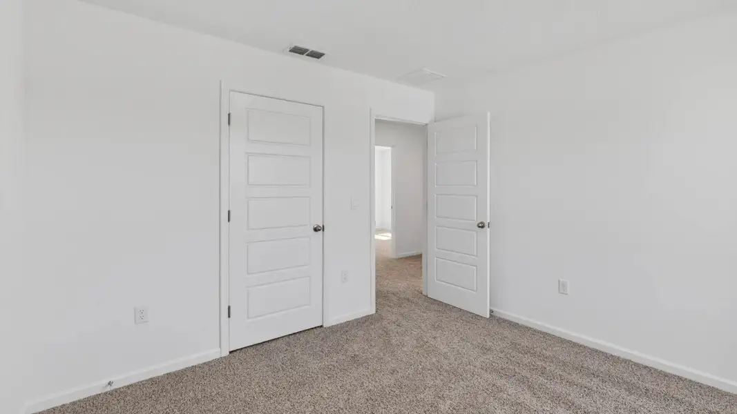 Spacious, unfurnished interior of a new home in The Arbors, Jacksonville (Image 27).
