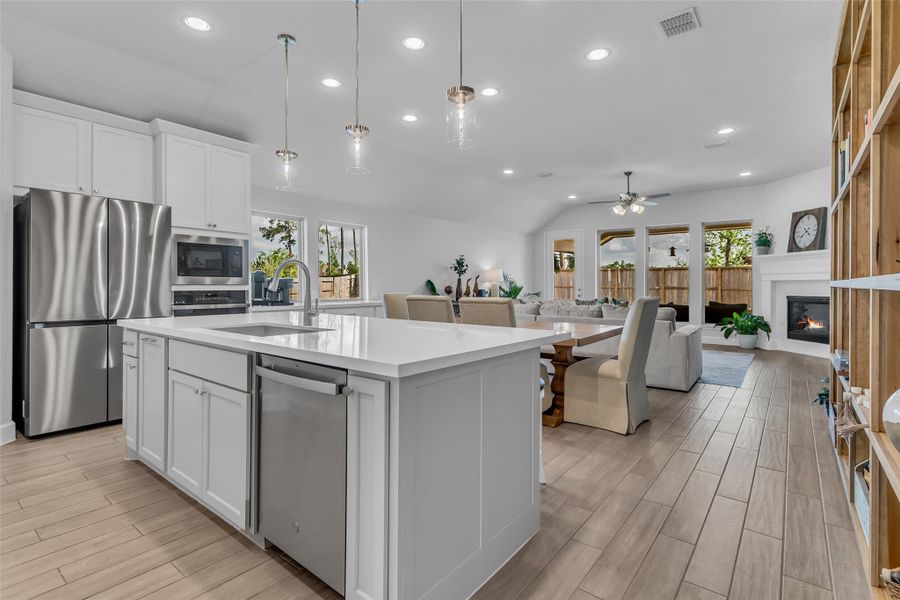 Quartz counters with plenty of counter space