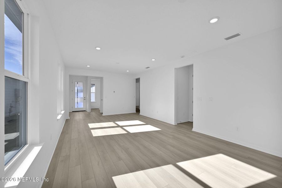 Spacious, unfurnished interior of a new home in Del Webb Wildlight, Yulee (Image 19).