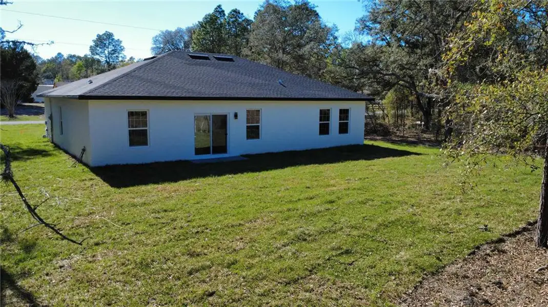 Exterior details and patio area of a home in , Citrus Springs (Image 4).