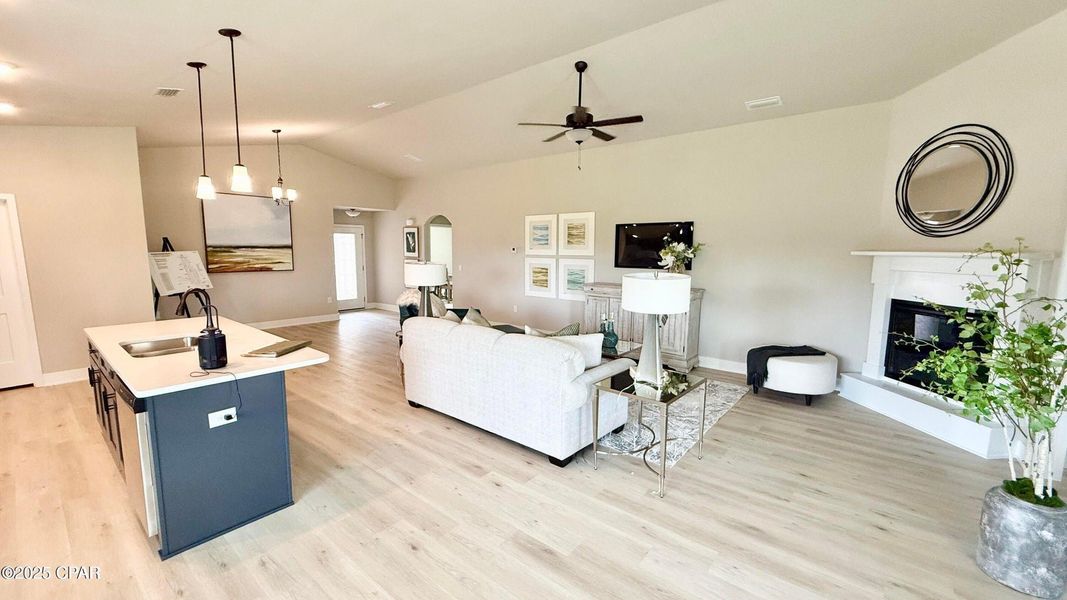 Furnished interior view inside a new home in College Station, Panama City (Image 4).