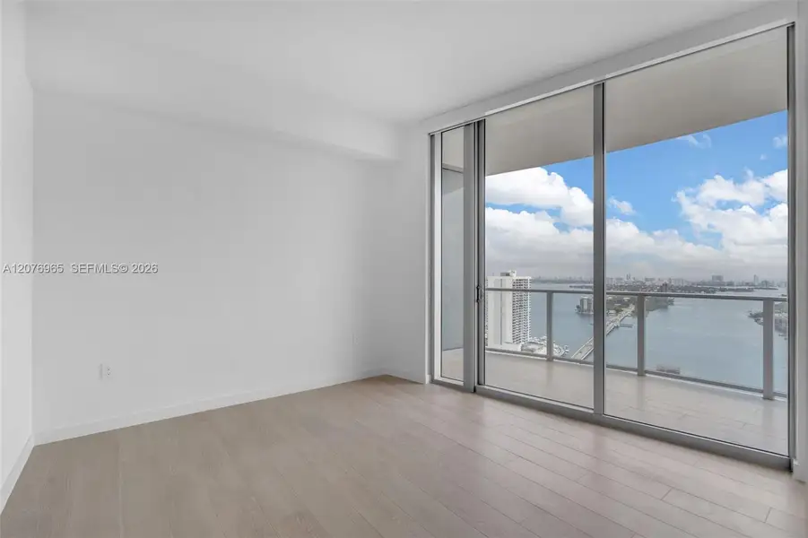 Spacious, unfurnished interior of a new home in , Miami (Image 34).